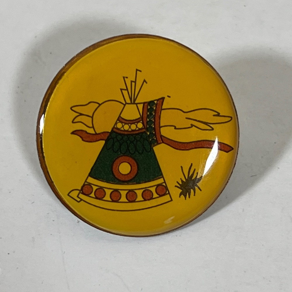 Vintage Tiyospaye Club St‎ Josephs School Tepee Sun Lapel Pin, Collectible